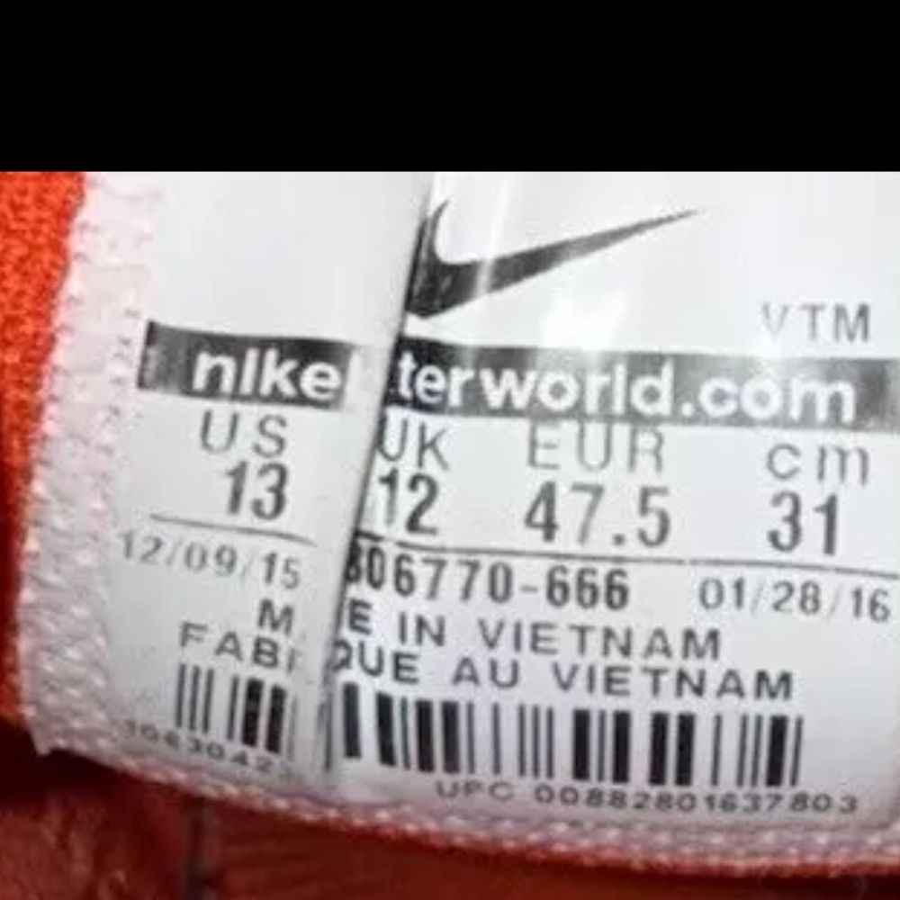 Nike Air Max Men’s Athletic Shoes Triple Red Size 13 - Picture 5 of 5